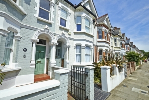 Home Purchases in London Decline as Property Demand Weakens Home Purchases in London Decline as Property Demand Weakens