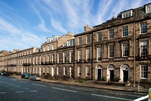 UK Housing Market Riding a Wave of Momentum UK Housing Market Riding a Wave of Momentum