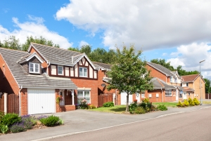 UK Housing Market Tightens Down and Offers Opportunities 